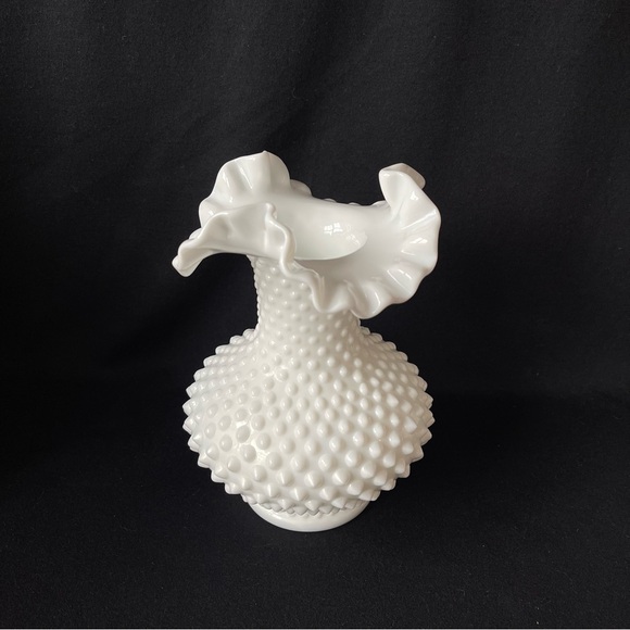 Double Crimped Vase - Fenton Hobnail Milk Glass - Vintage - Picture 2 of 6